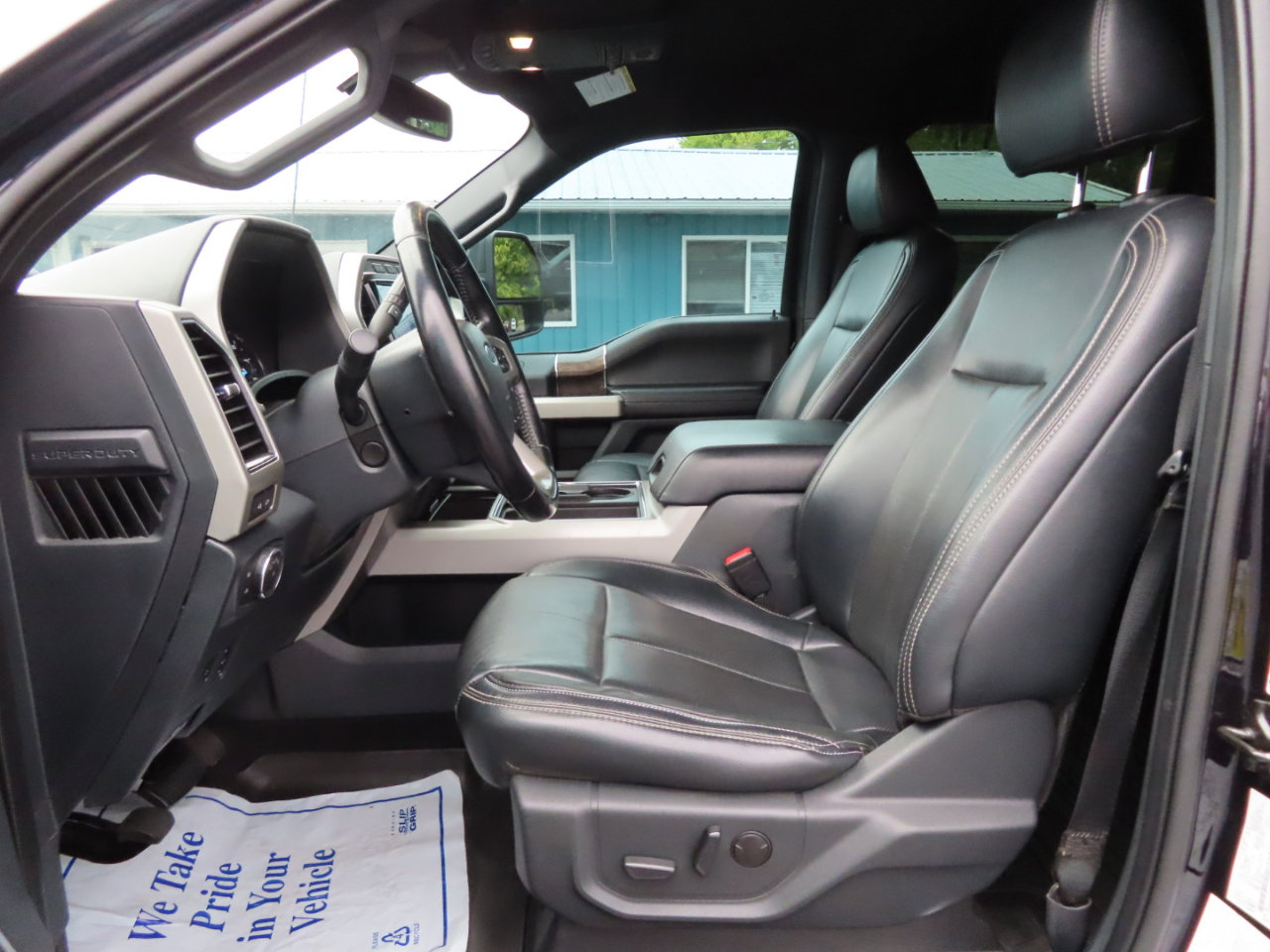 Used 2022 Ford F250 Lariat w/ Black Appearance Package image 29
