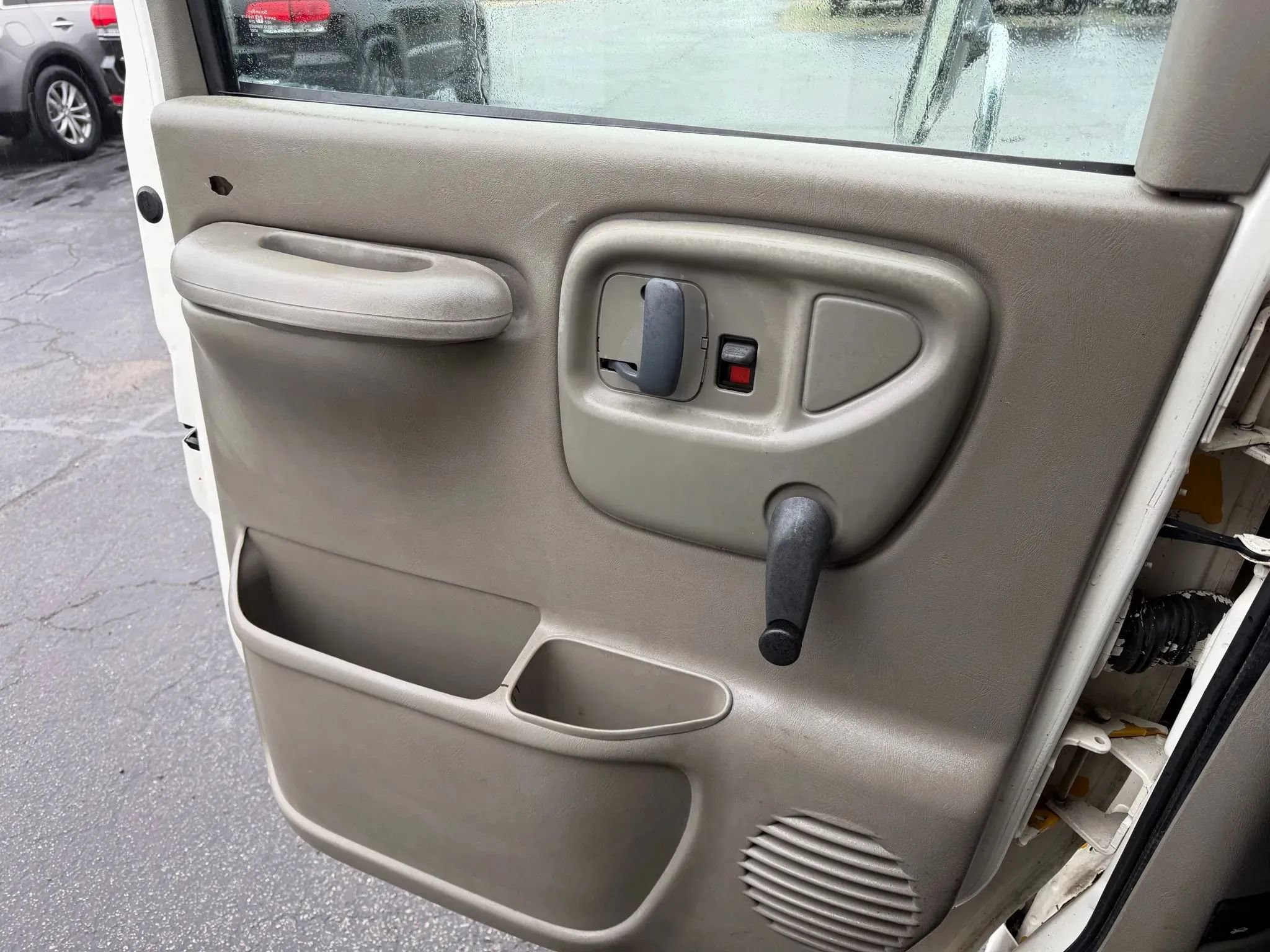 Used 2000 GMC Savana 3500 RWD image 17