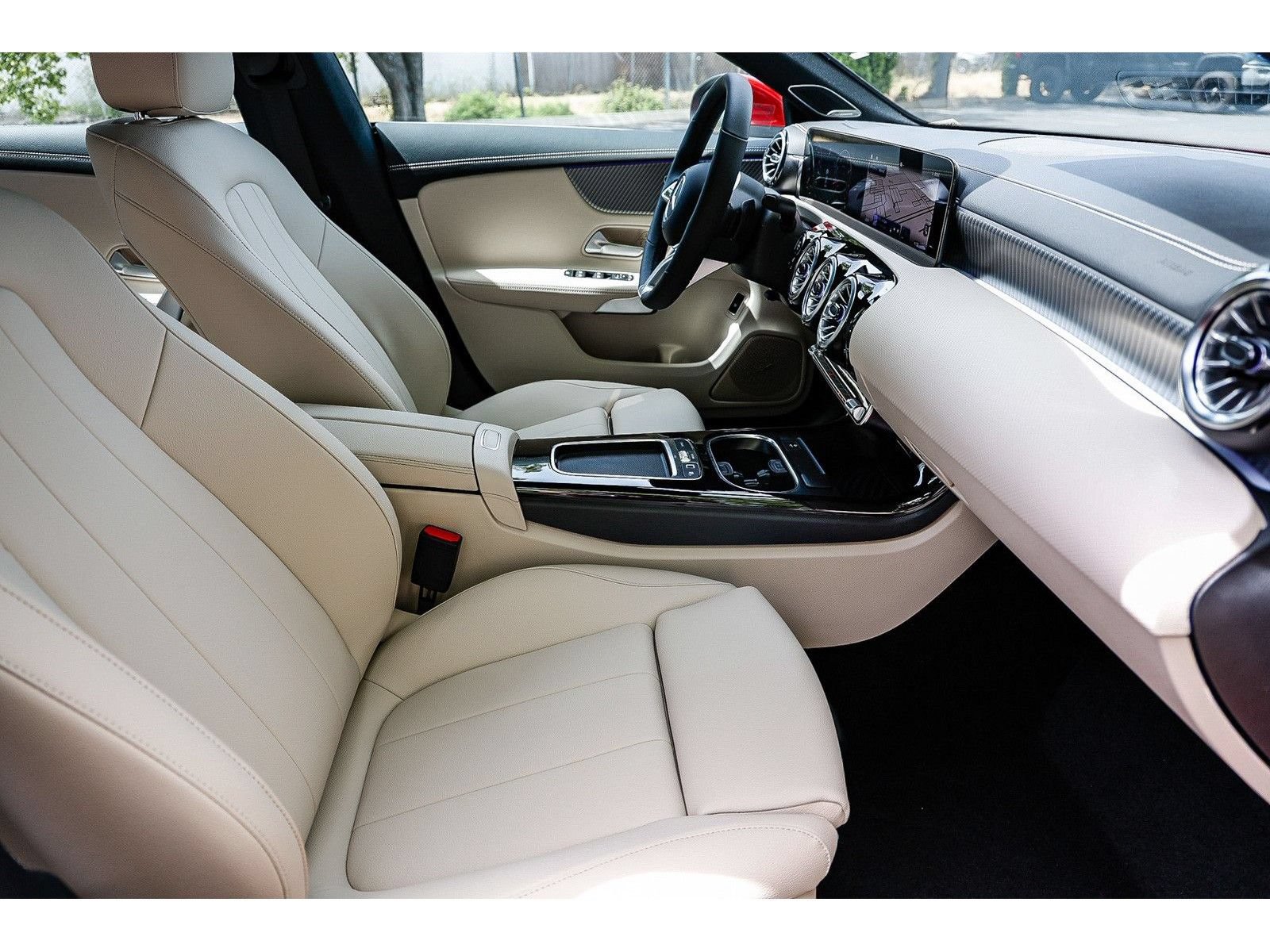 New 2025 Mercedes-Benz CLA 250 4MATIC image 17