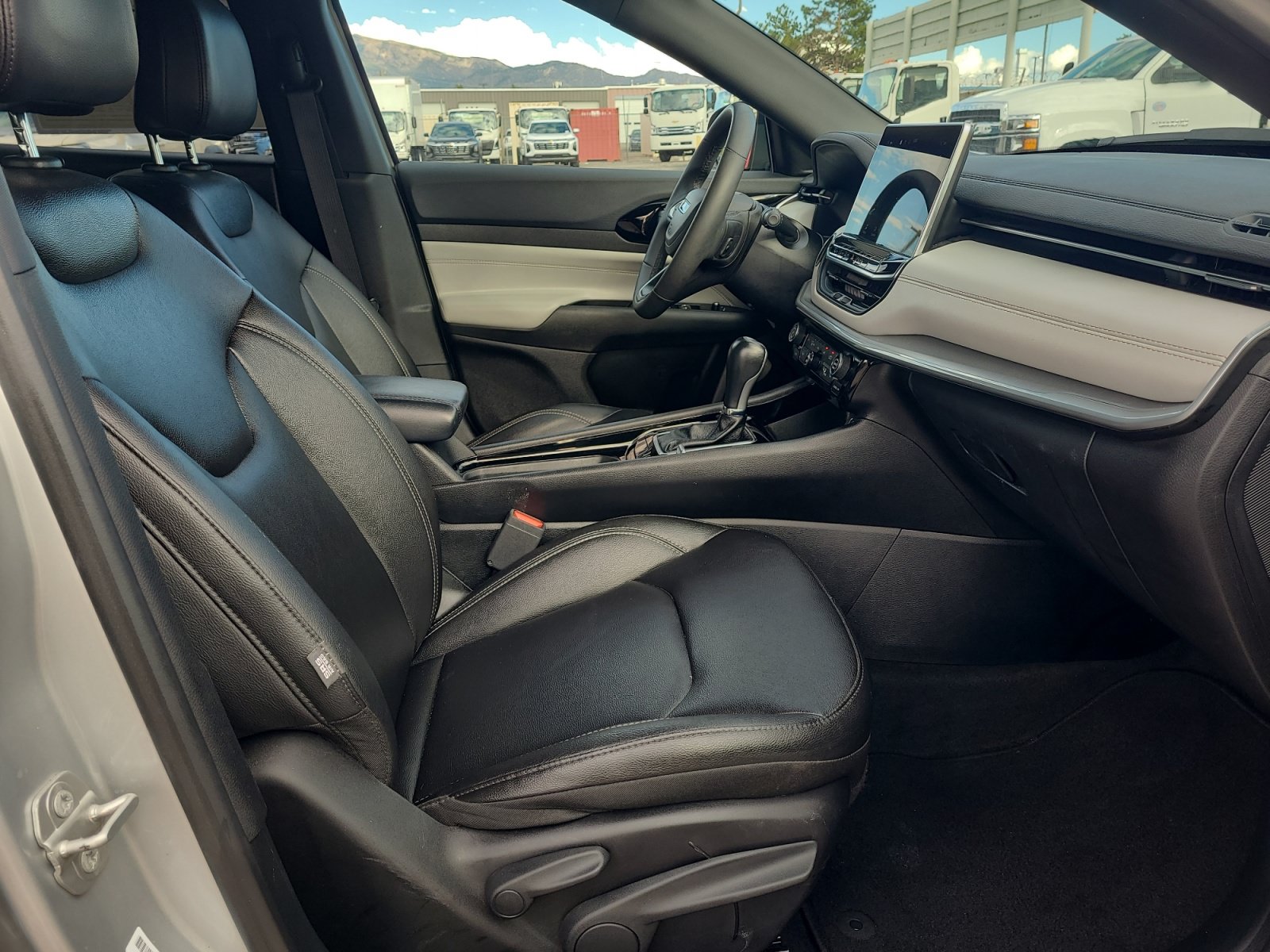 Used 2025 Jeep Compass Limited AWD/4WD image 29