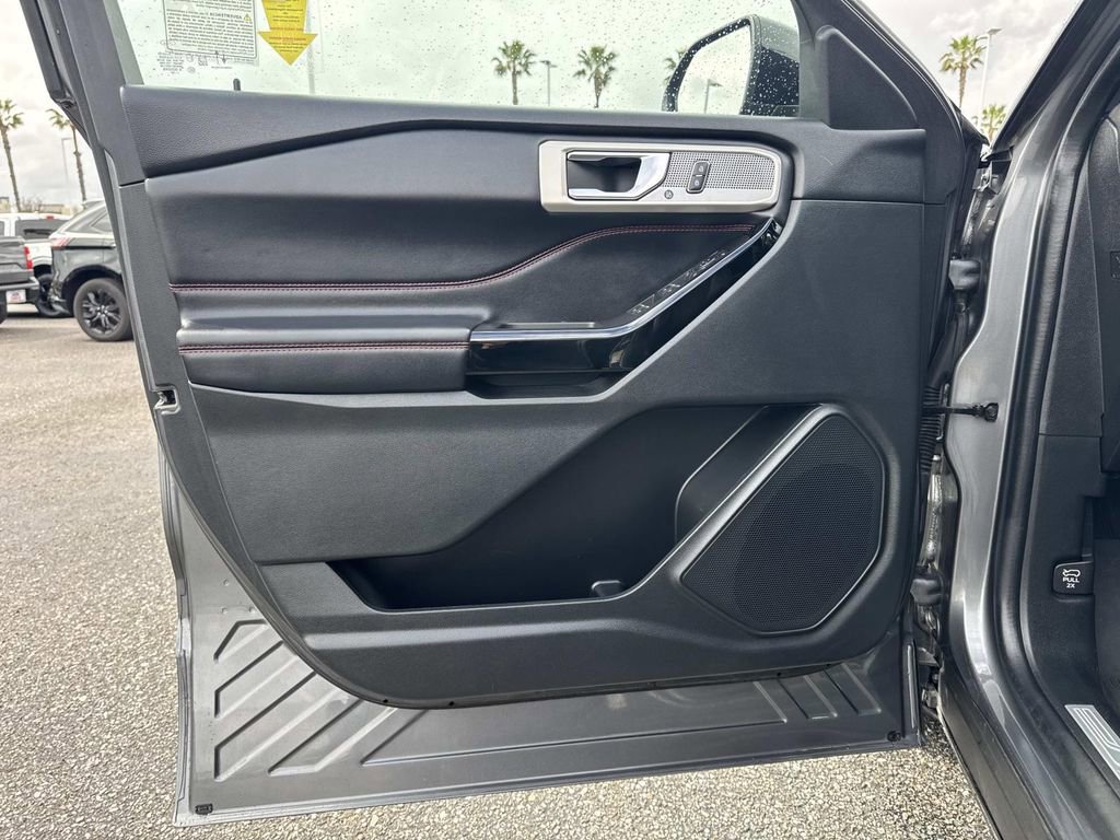 Certified 2022 Ford Explorer ST-Line w/ Class IV Trailer Tow Package image 18