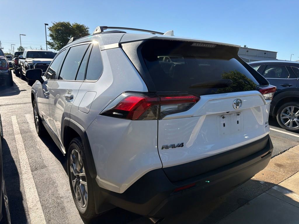 Used 2019 Toyota RAV4 XLE Premium AWD/4WD image 4