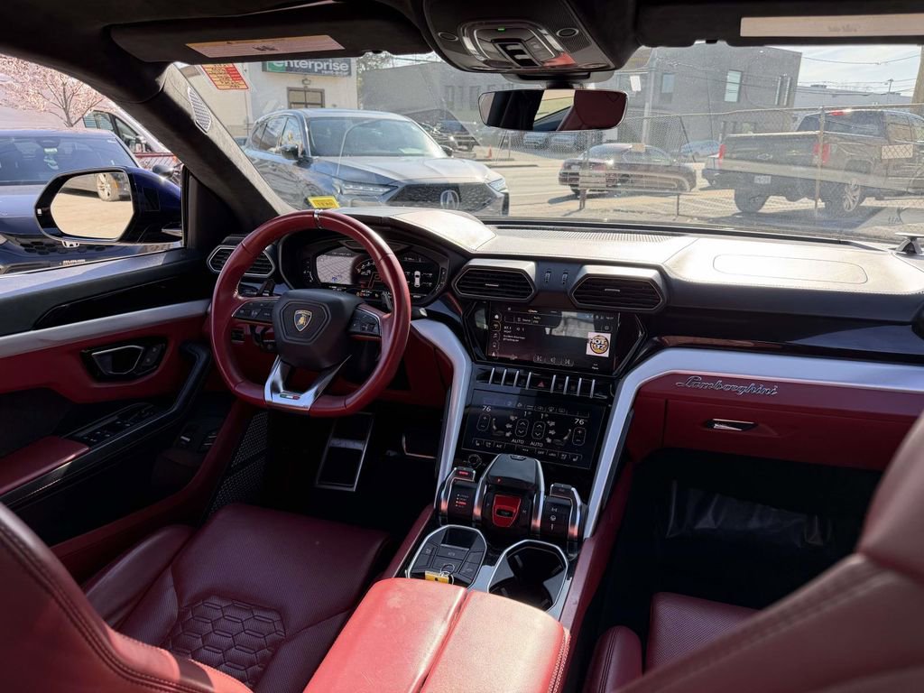 Used 2022 Lamborghini Urus AWD/4WD image 16