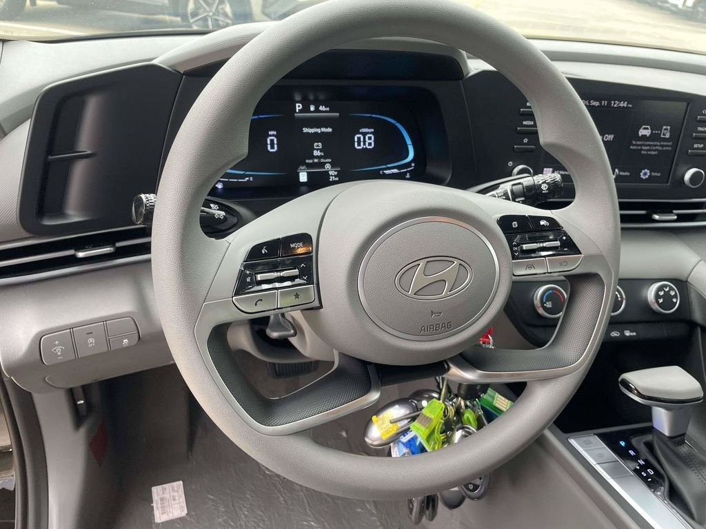 New 2026 Hyundai Elantra SE FWD image 13