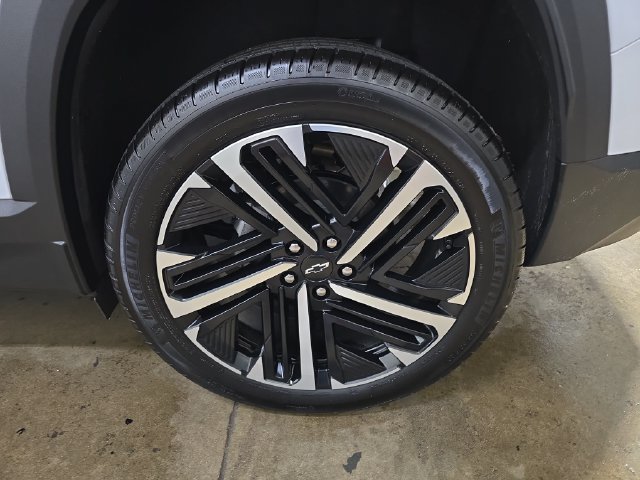 New 2026 Chevrolet Equinox RS w/ Convenience Package III FWD image 36