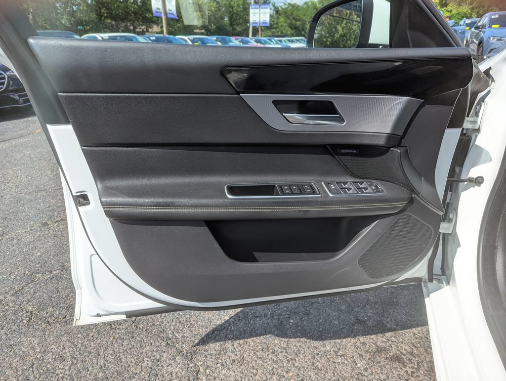 Used 2016 Jaguar XF R-Sport AWD/4WD image 12