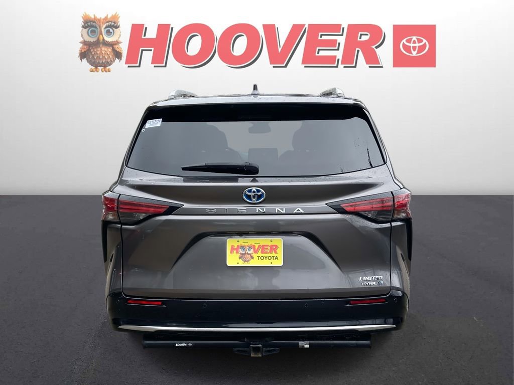 Used 2022 Toyota Sienna Limited image 3