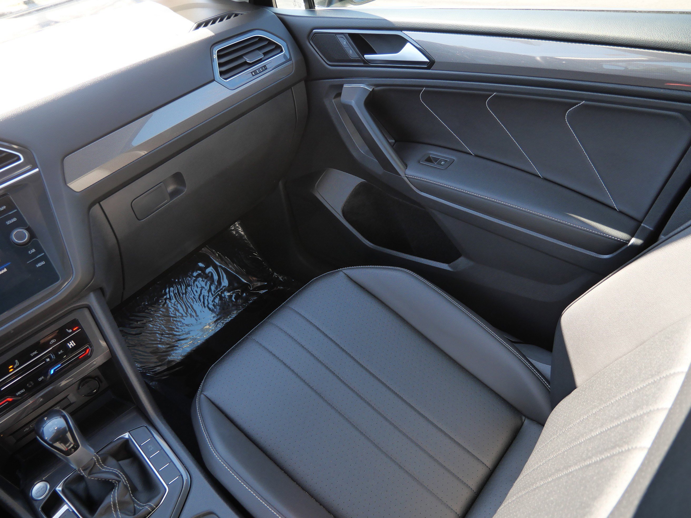 Certified 2022 Volkswagen Tiguan SE w/ Panoramic Sunroof Package image 11