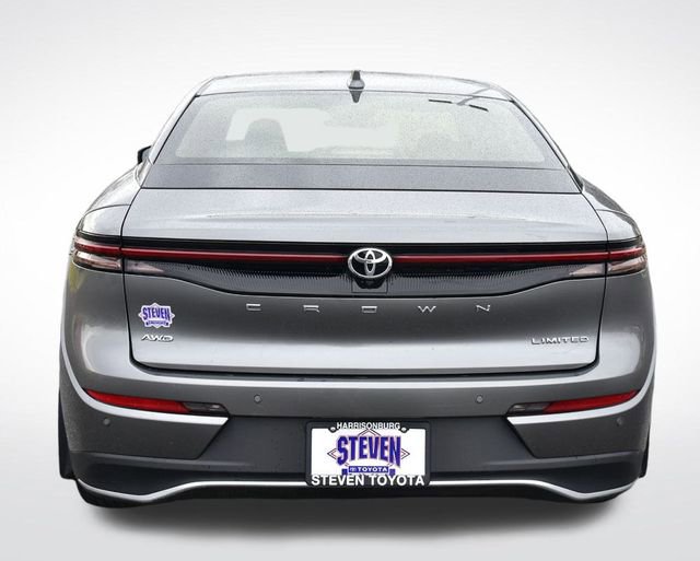 Used 2023 Toyota Crown Limited image 8