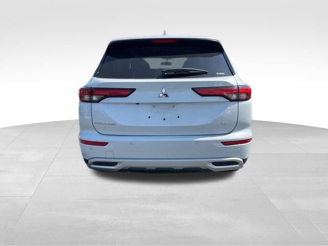 Used 2024 Mitsubishi Outlander SE image 6