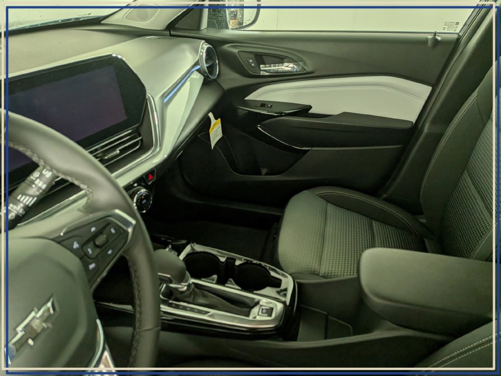 New 2026 Chevrolet Trax LT w/ Driver Confidence Package FWD image 23