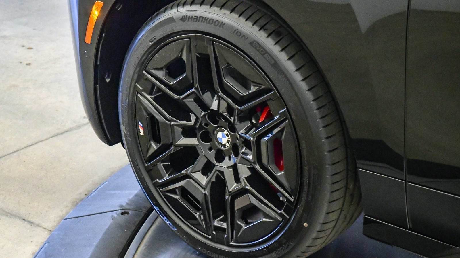 Used 2026 BMW iX xDrive60 w/ M Sport Package AWD/4WD image 10