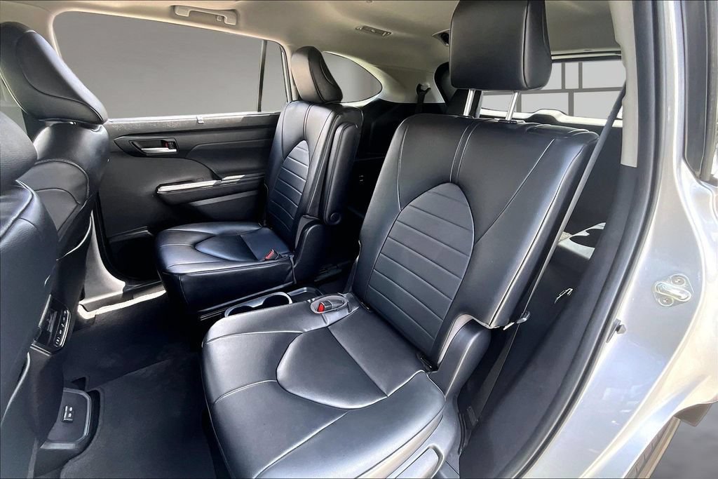 Used 2023 Toyota Highlander XLE FWD image 21