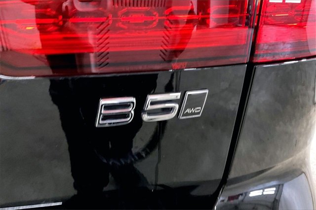 Certified 2025 Volvo V60 B5 Cross Country Plus image 9