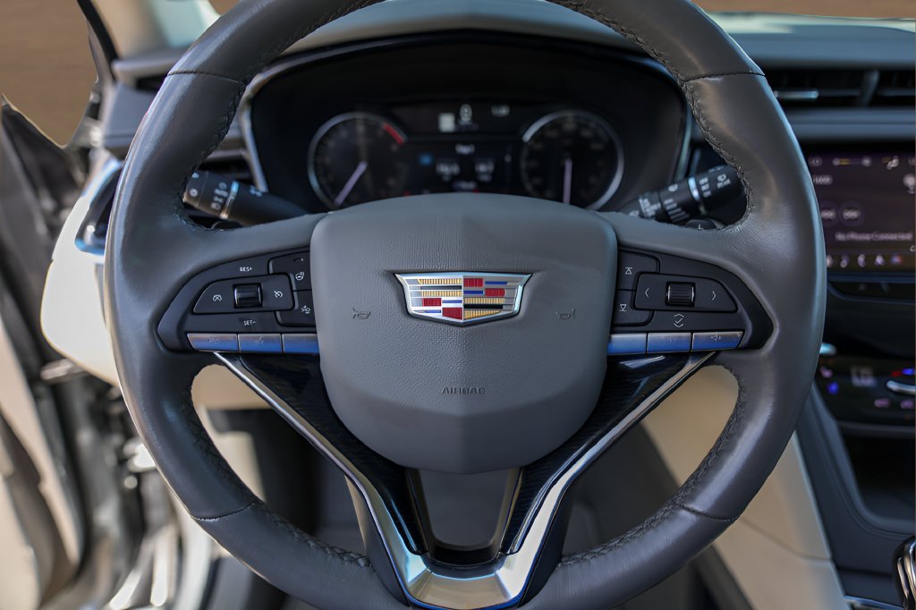 Certified 2025 Cadillac XT6 Premium Luxury FWD image 12