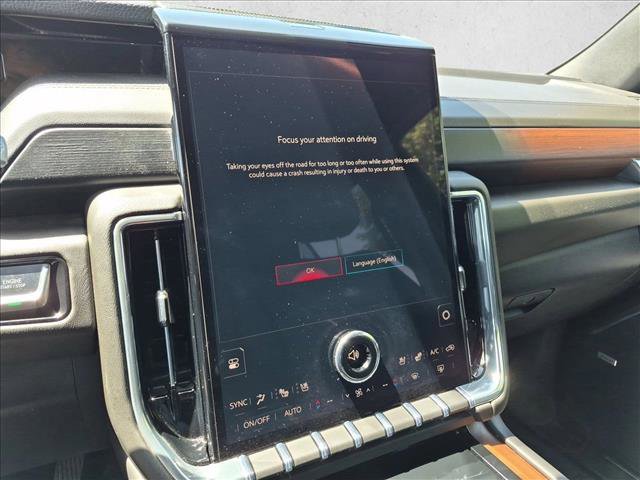 Used 2025 GMC Yukon XL Denali AWD/4WD image 15