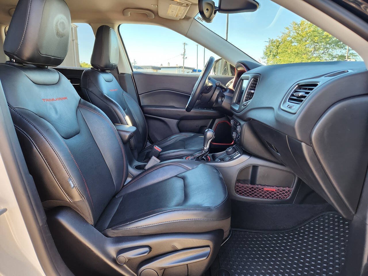 Used 2018 Jeep Compass Trailhawk w/ Leather Interior Group AWD/4WD image 15