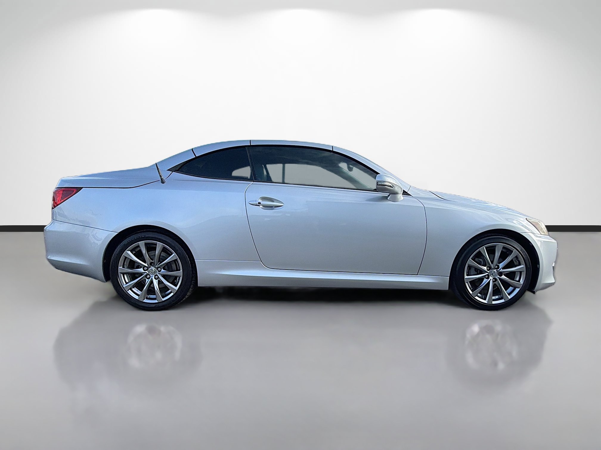 Used 2015 Lexus IS 250C w/ Luxury Package RWD image 2