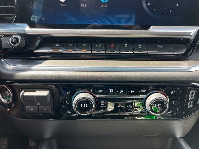 Used 2024 Chevrolet Silverado 1500 High Country w/ Technology Package AWD/4WD image 31
