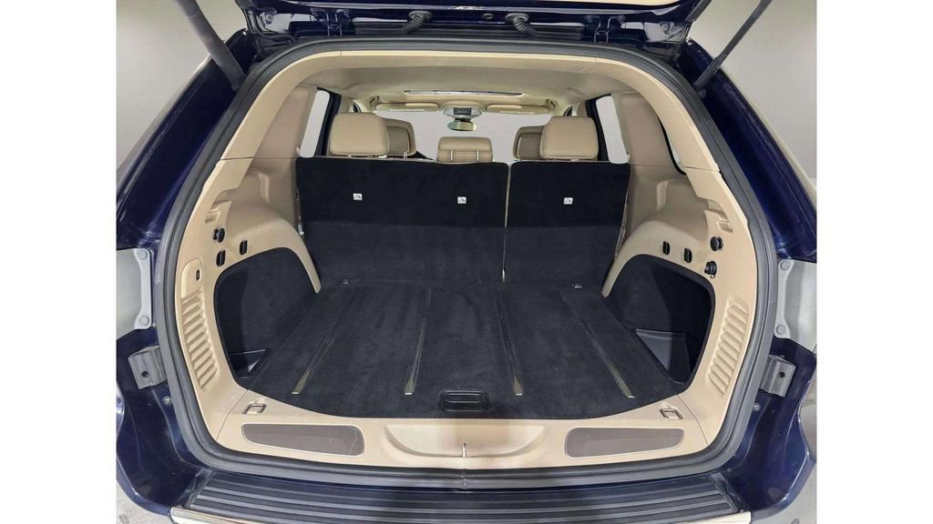 Used 2017 Jeep Grand Cherokee Limited image 28