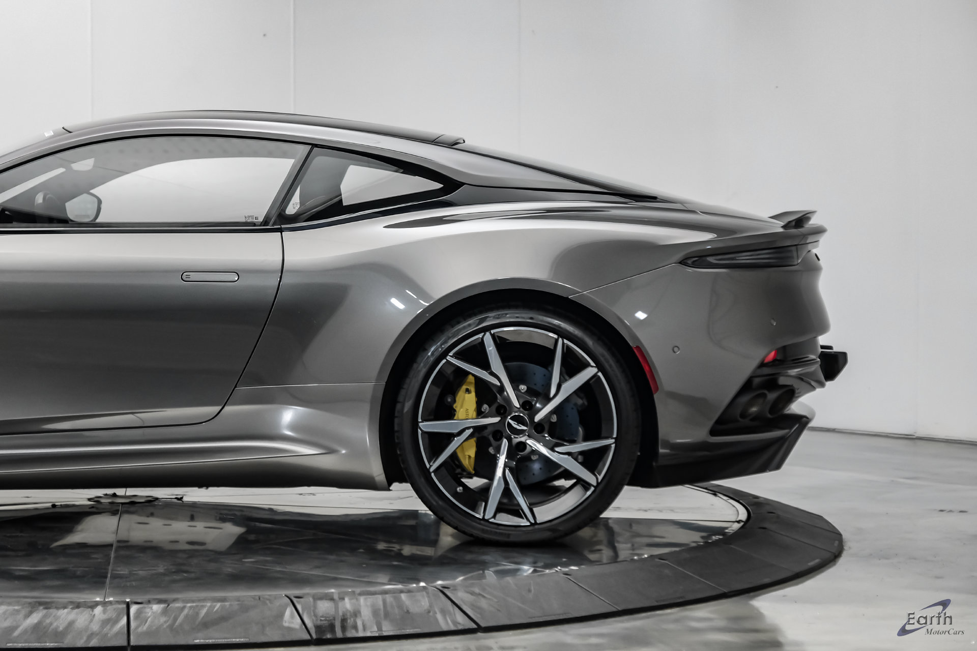 Used 2019 Aston Martin DBS Superleggera RWD image 10