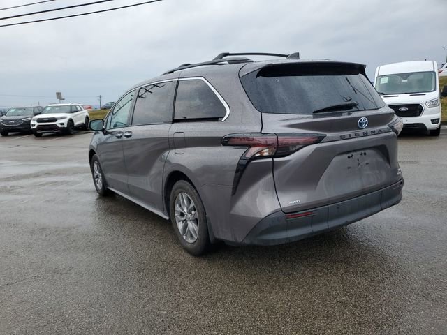 Used 2023 Toyota Sienna XLE image 6