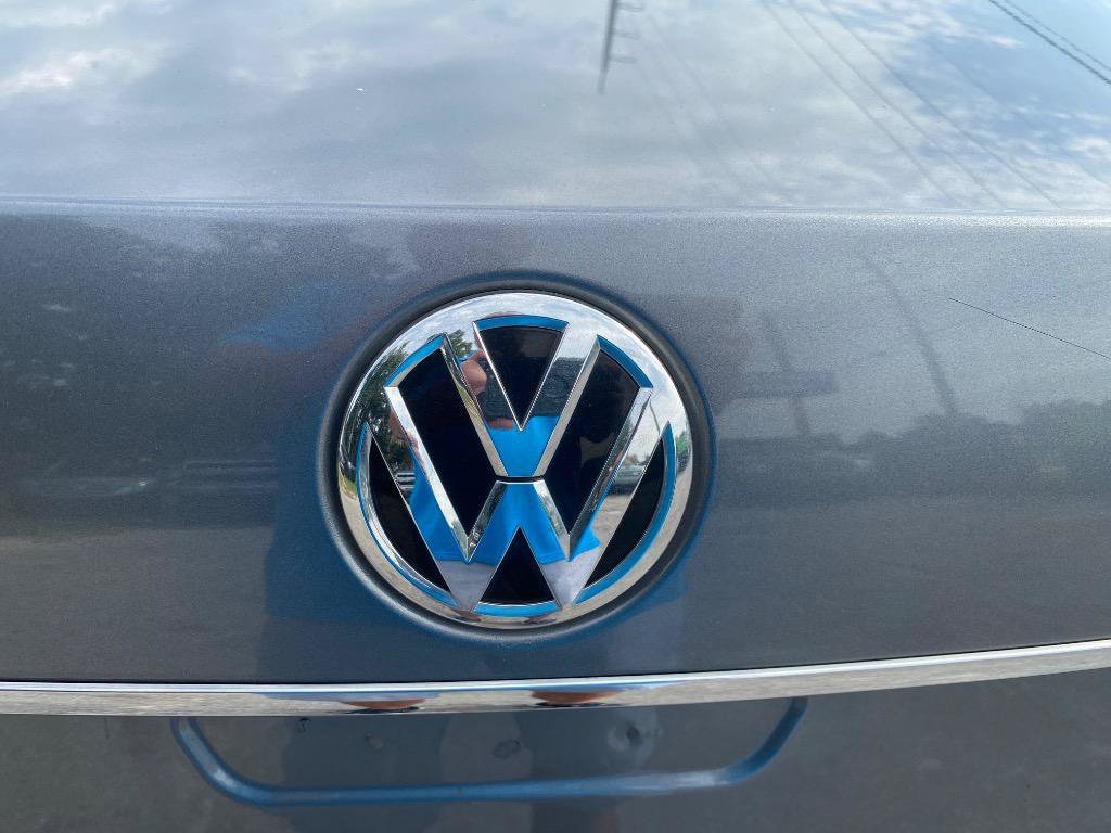 Used 2017 Volkswagen Passat 1.8T SE FWD image 40