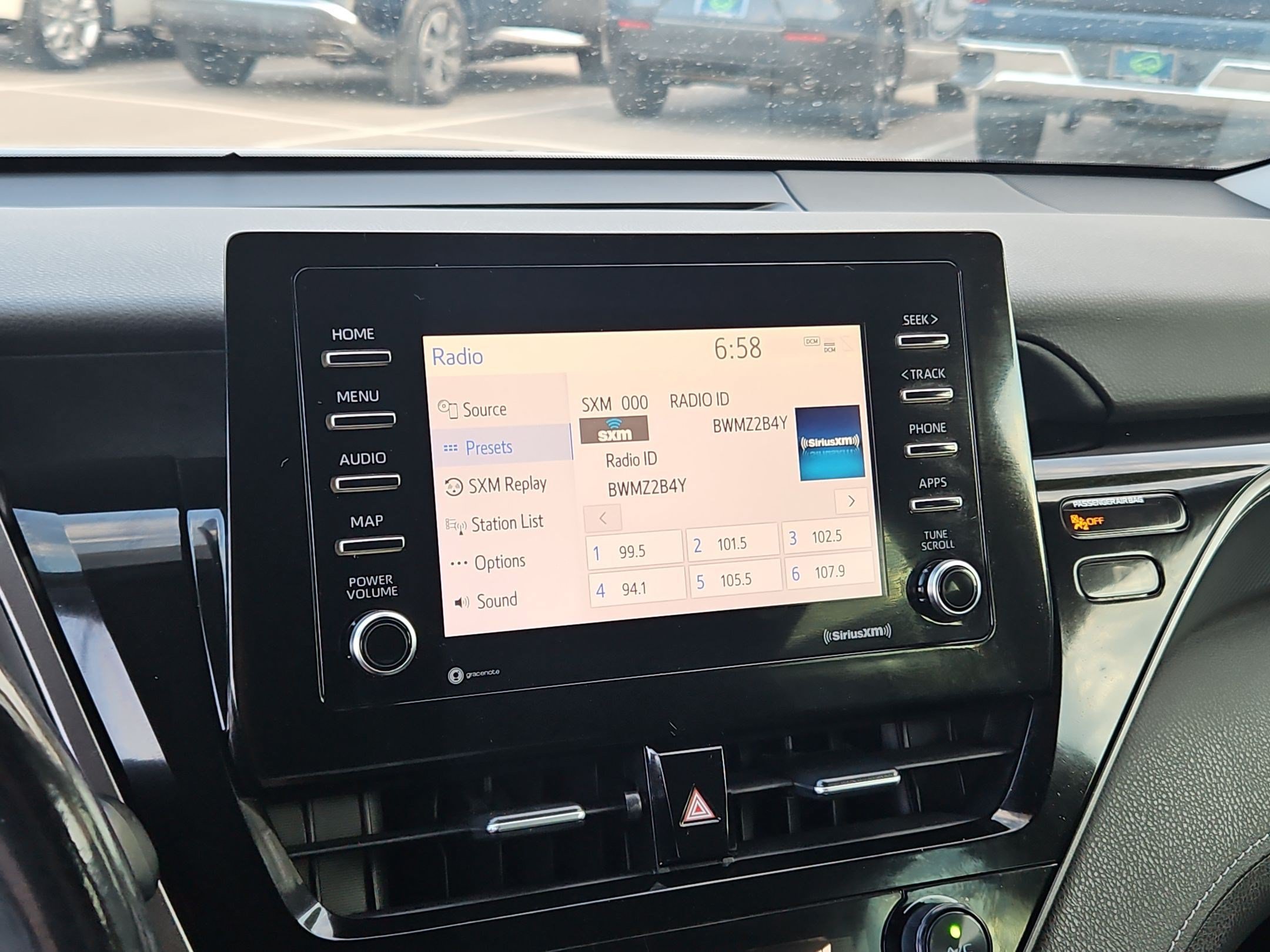 Used 2021 Toyota Camry SE w/ Convenience Package FWD image 19