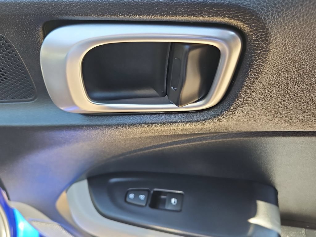 Used 2025 Hyundai Venue SEL FWD image 34