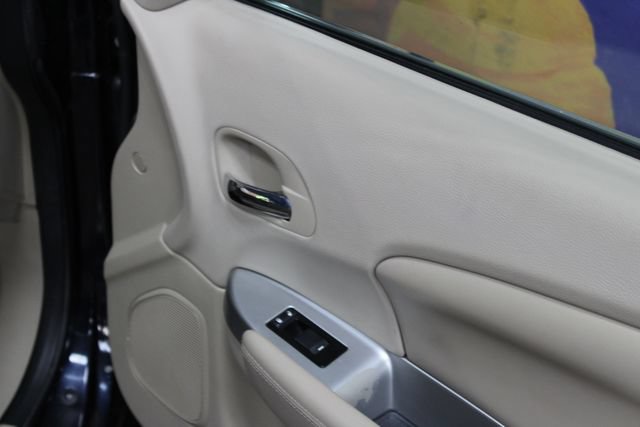 Used 2012 Chrysler 200 Limited FWD image 9