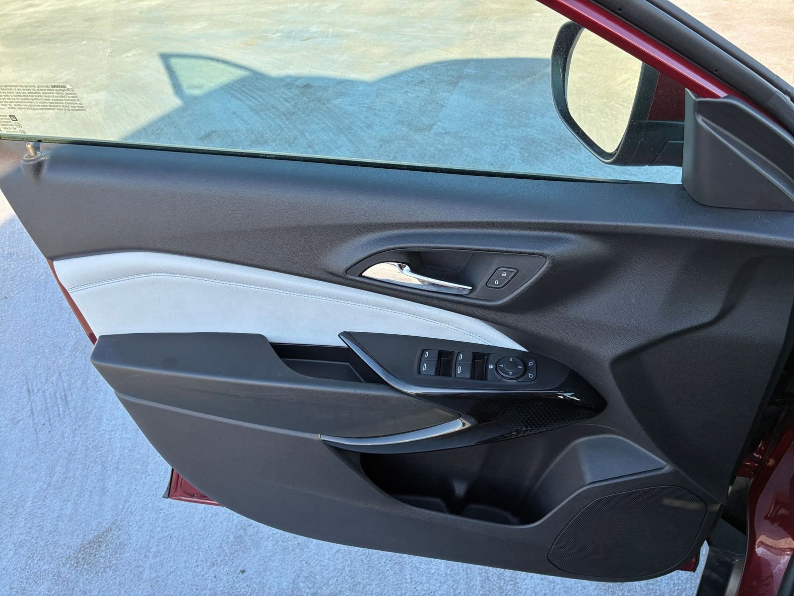 Used 2025 Chevrolet Trax LT w/ LT Convenience Package image 20