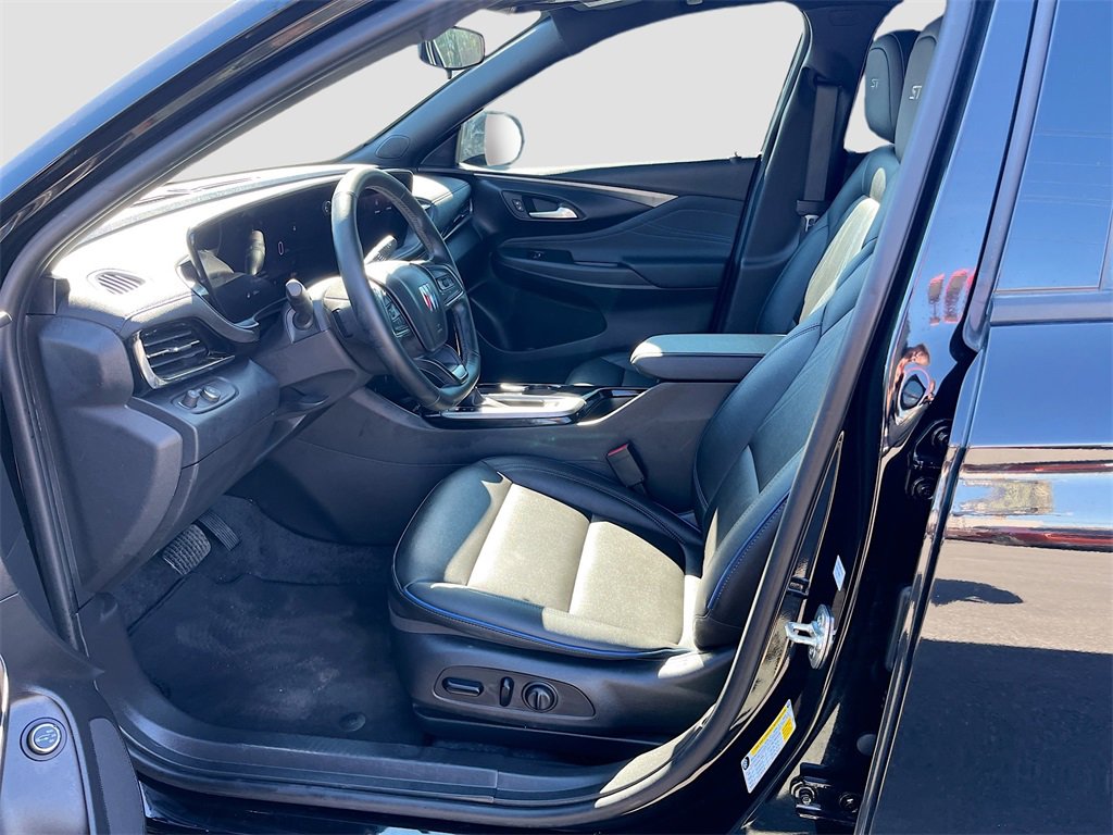 Used 2025 Buick Envista Sport Touring w/ Experience Buick Package image 21