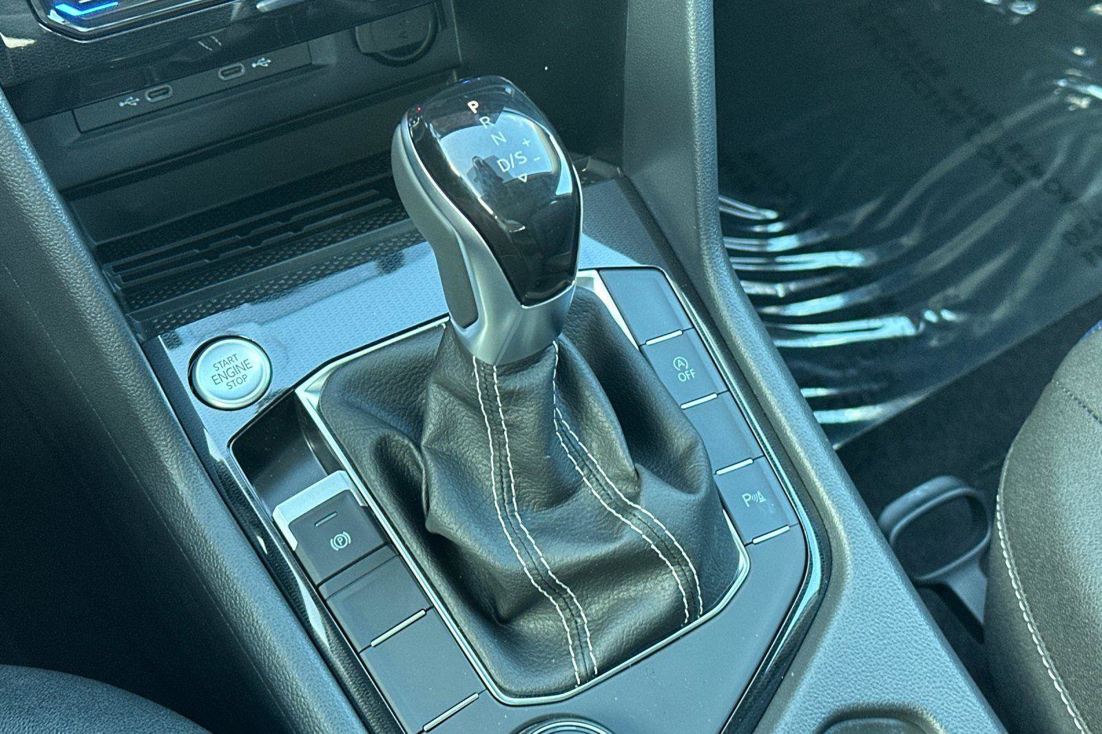 New 2026 Volkswagen Taos SEL image 21