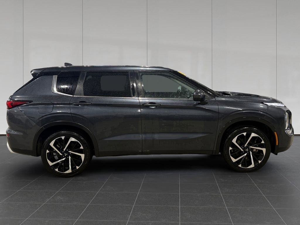 Used 2024 Mitsubishi Outlander SE Black Edition image 5