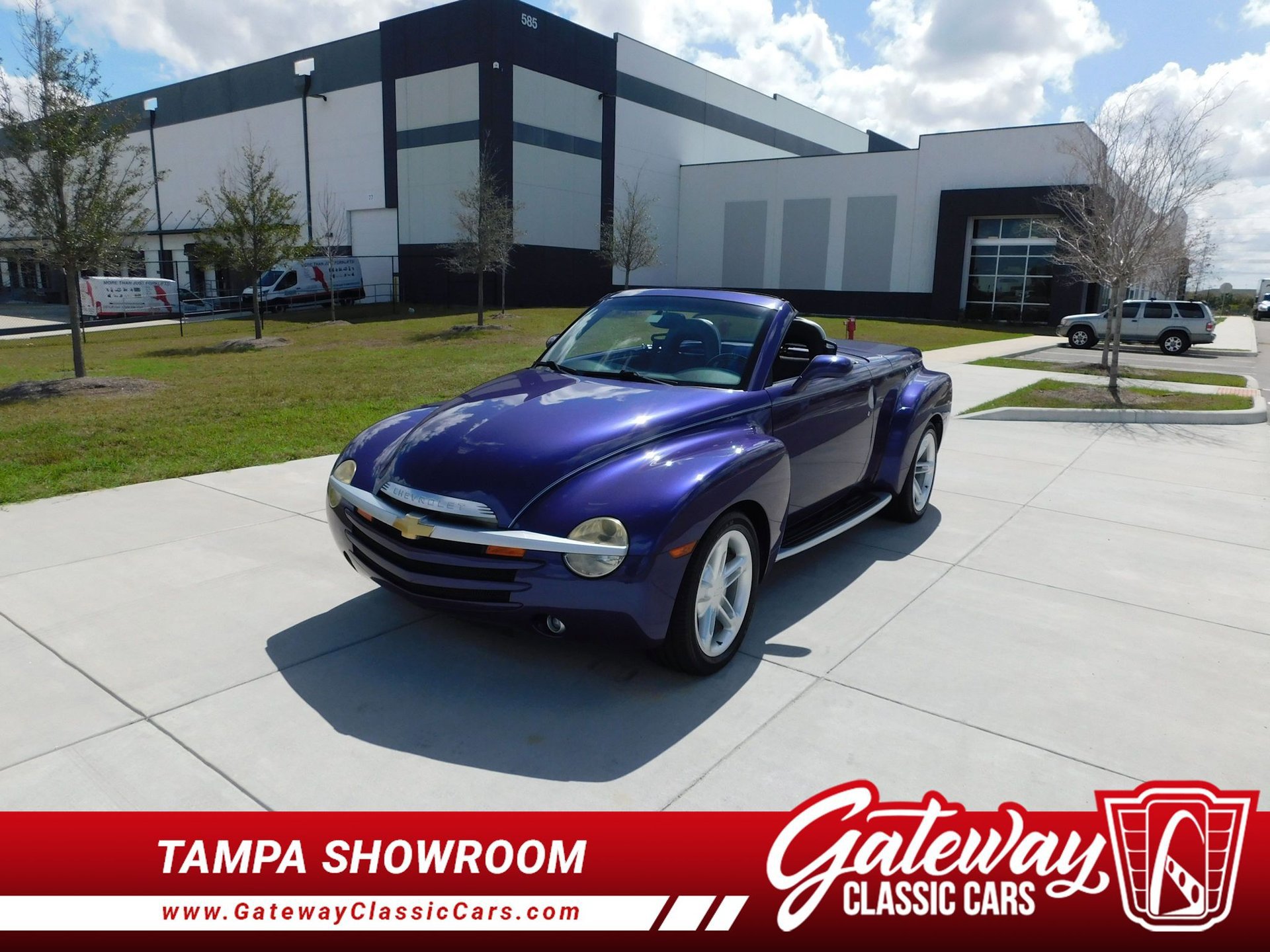Used 2004 Chevrolet SSR w/ Preferred Equipment Group RWD image 1