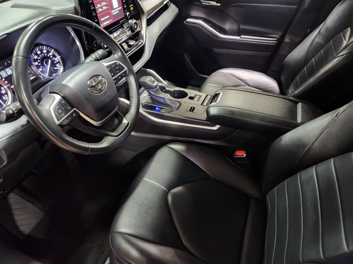 Used 2022 Toyota Highlander XLE FWD image 23