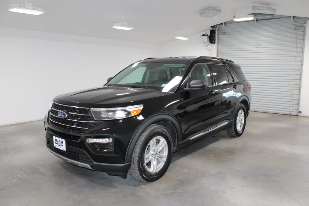 Used 2023 Ford Explorer XLT w/ Equipment Group 202A RWD image 4