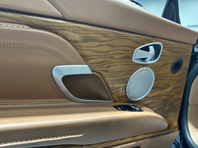 Used 2019 Aston Martin DB11 Volante RWD image 54