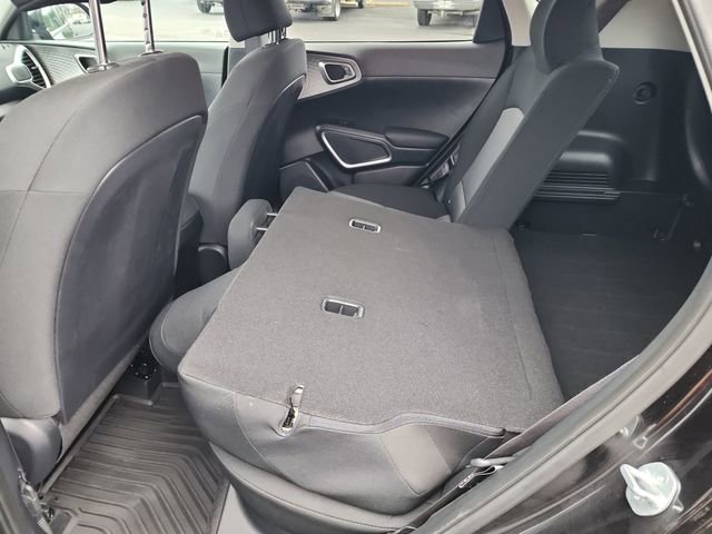 Used 2023 Kia Soul LX image 27