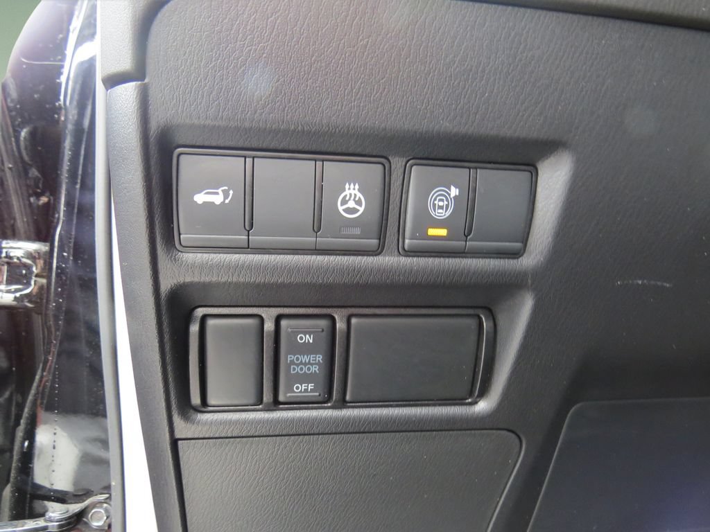 Used 2023 Nissan Armada SL w/ Captain's Chairs Package RWD image 25
