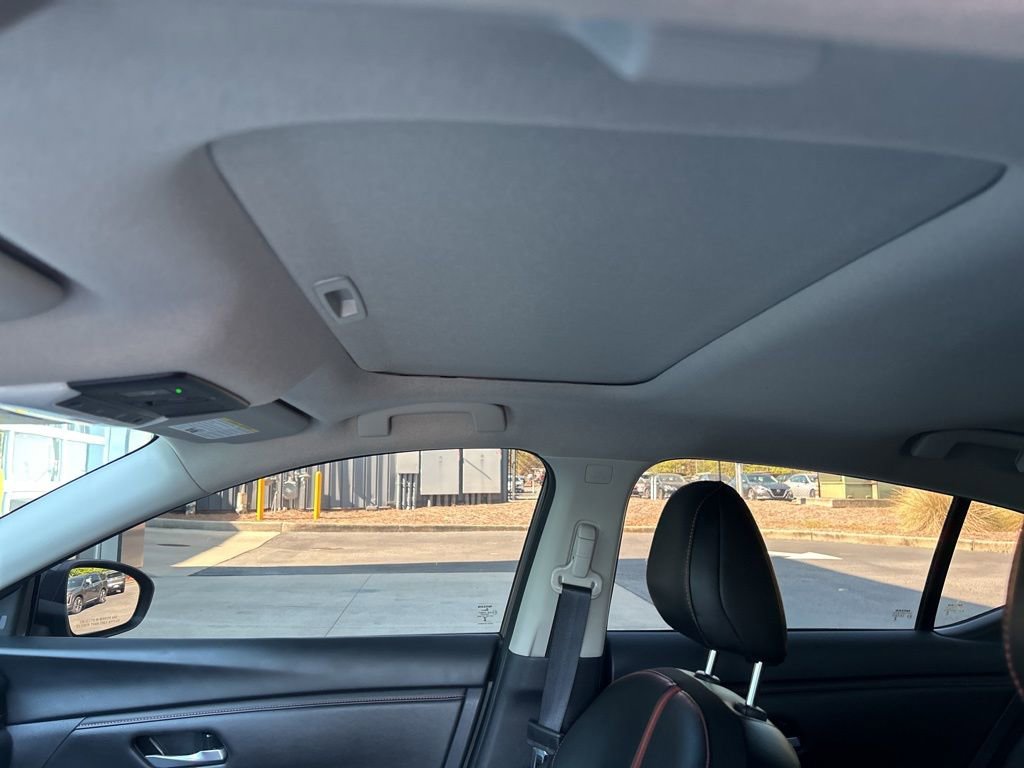 Certified 2025 Nissan Sentra SR w/ SR Premium Package image 4