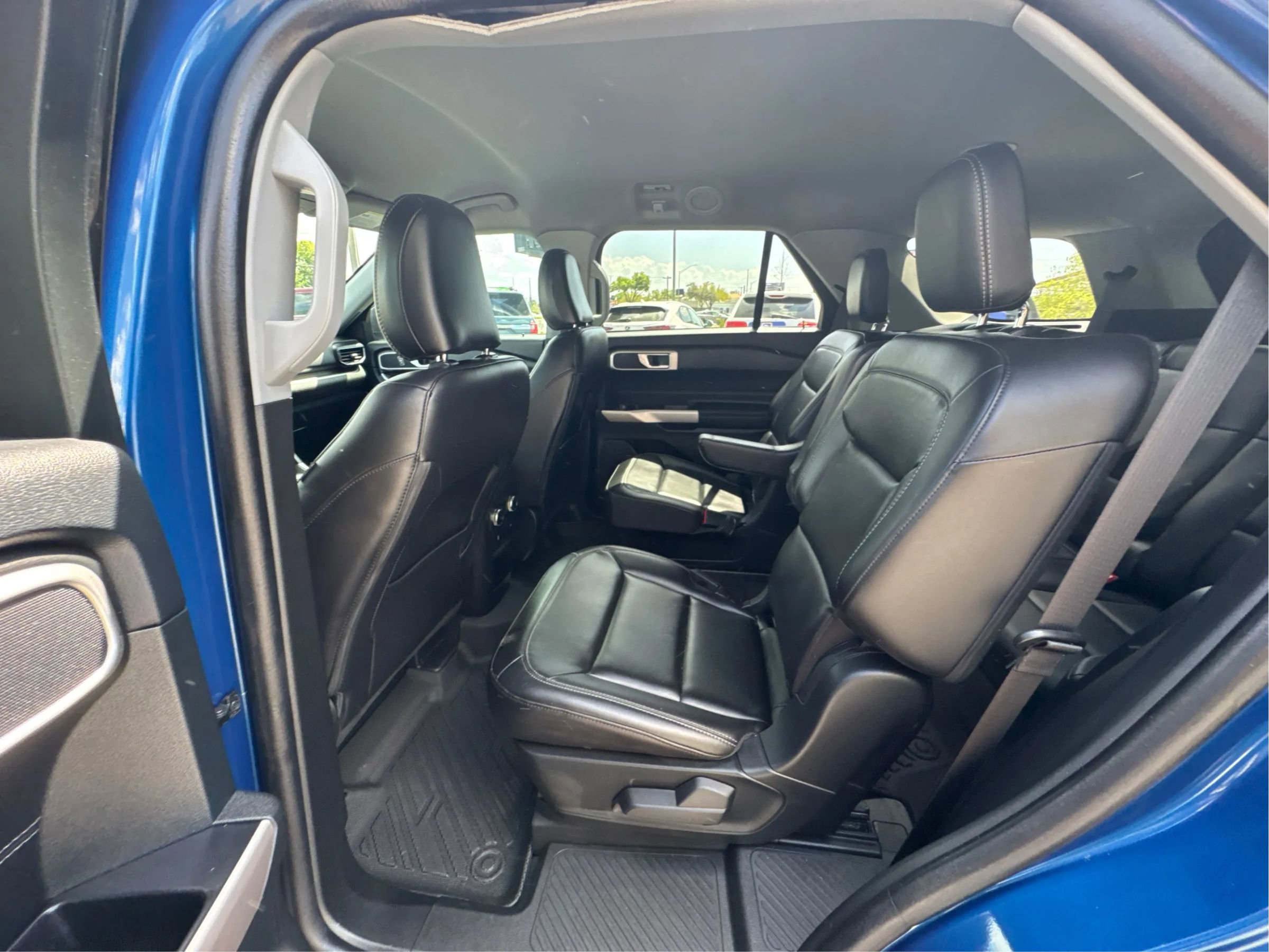 Used 2023 Ford Explorer XLT w/ Equipment Group 202A image 10