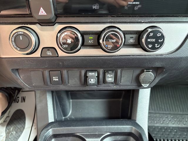 Used 2018 Toyota Tacoma SR5 AWD/4WD image 16