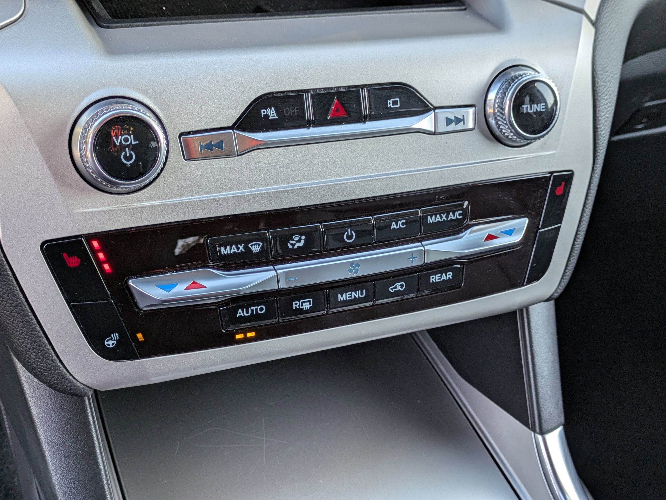 Certified 2023 Ford Explorer XLT w/ Equipment Group 202A image 24