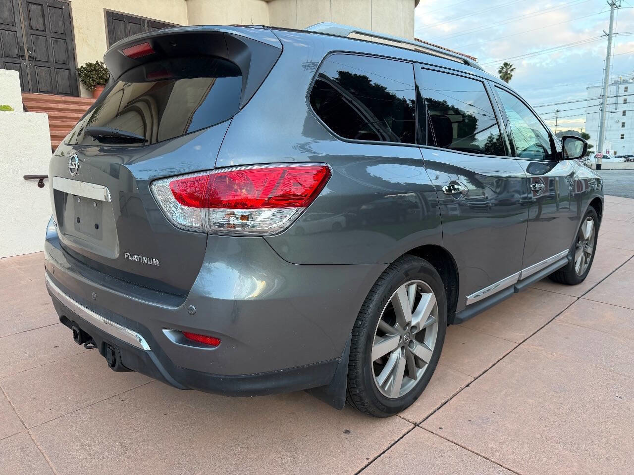 Used 2016 Nissan Pathfinder Platinum w/ Cargo Package image 4