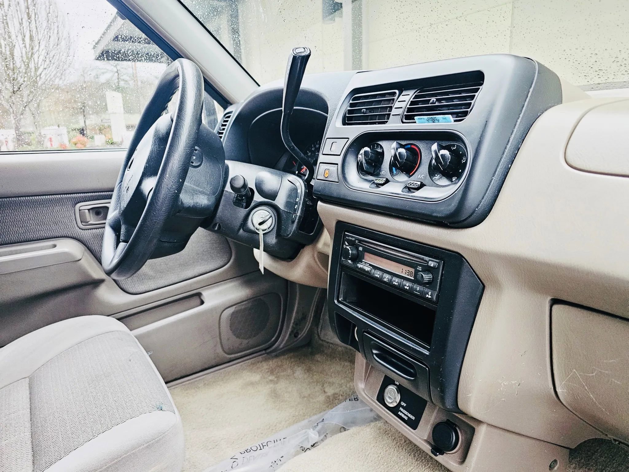 Used 2001 Nissan Frontier XE image 12