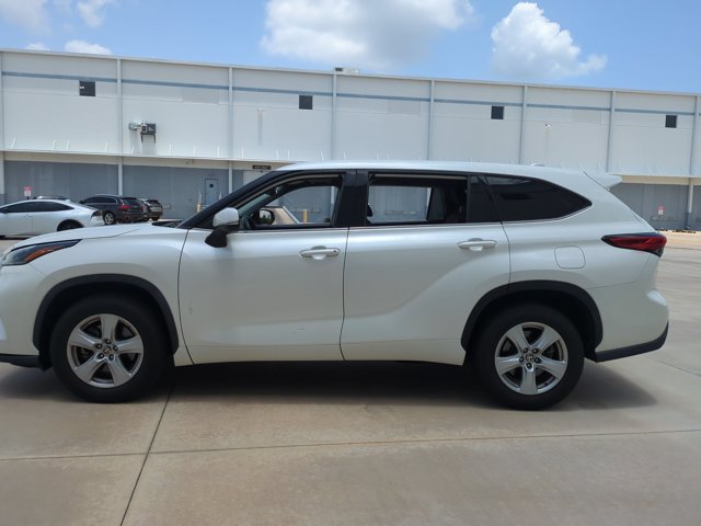 Used 2021 Toyota Highlander L FWD image 8