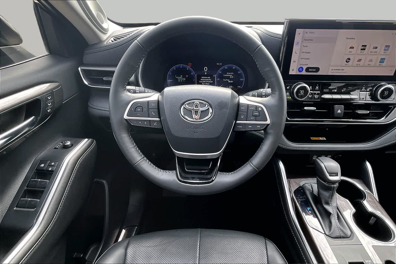 Used 2024 Toyota Highlander Limited FWD image 6