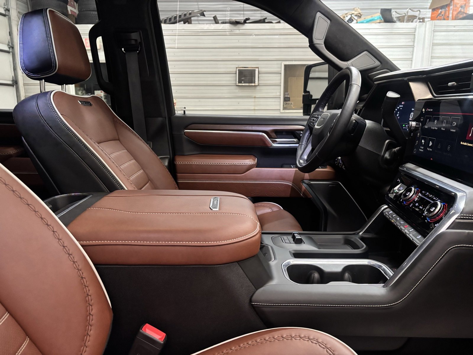 Used 2024 GMC Sierra 3500 Denali Ultimate image 32