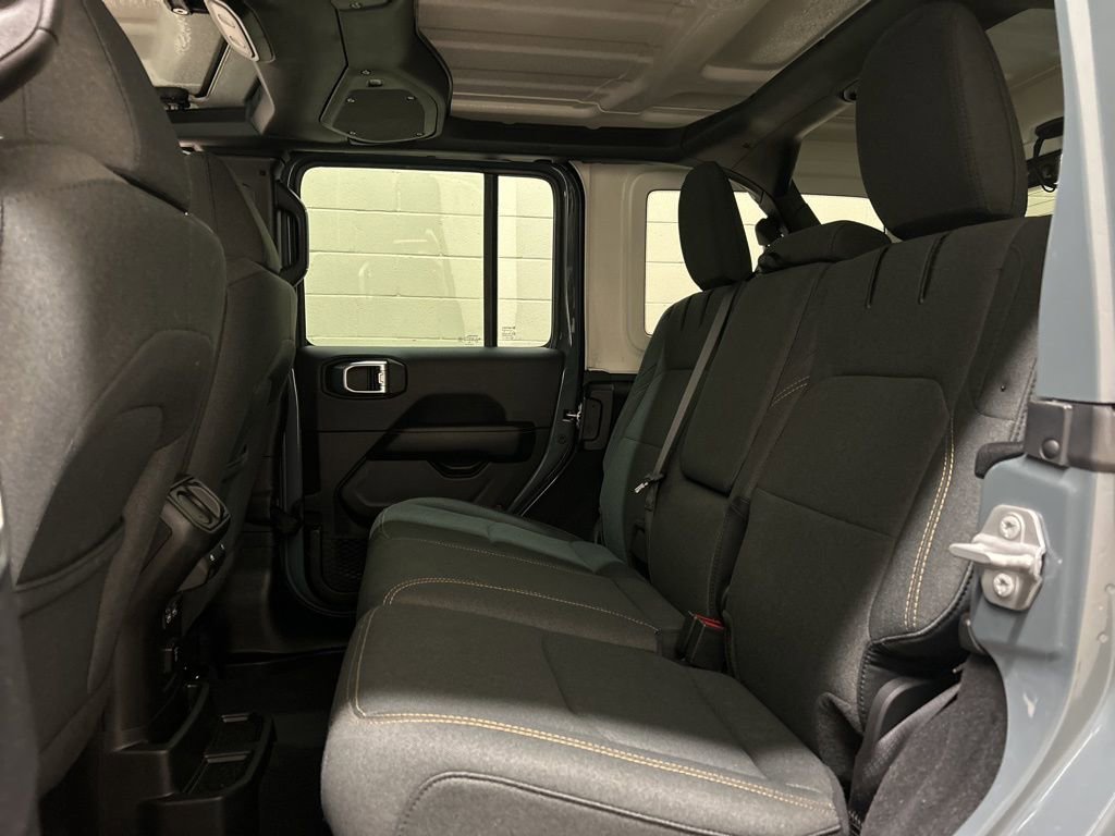 Used 2025 Jeep Wrangler Unlimited Sahara image 8